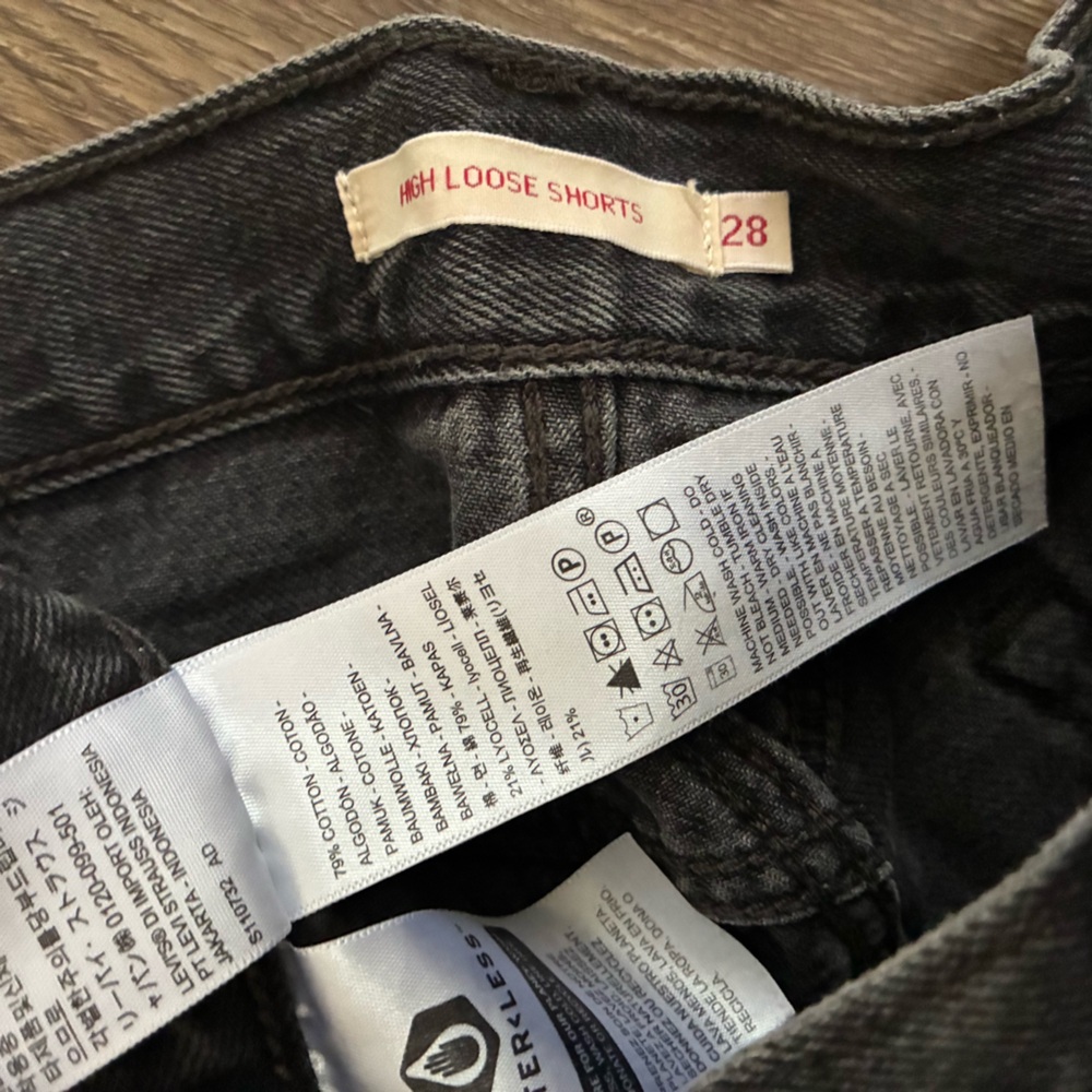 Levi’s High Loose Denim Shorts in Legit - Picture 11 of 14